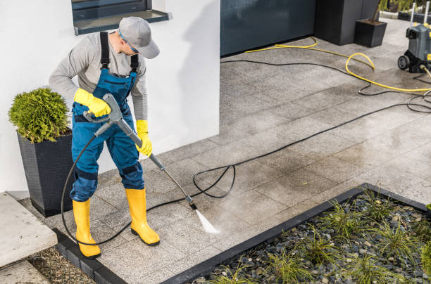 Best Deck Pressure Washing  in Gonzales, TX